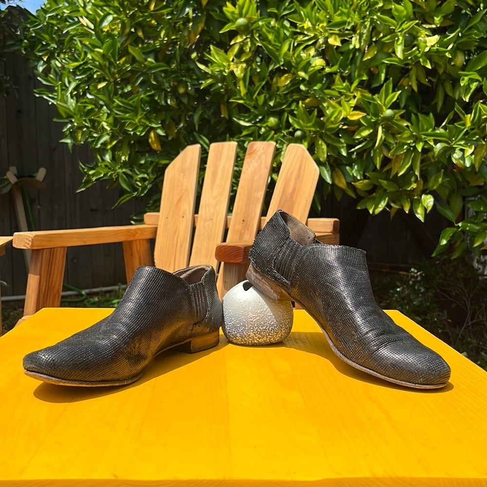 Coclico Black Tiled Leather Flats